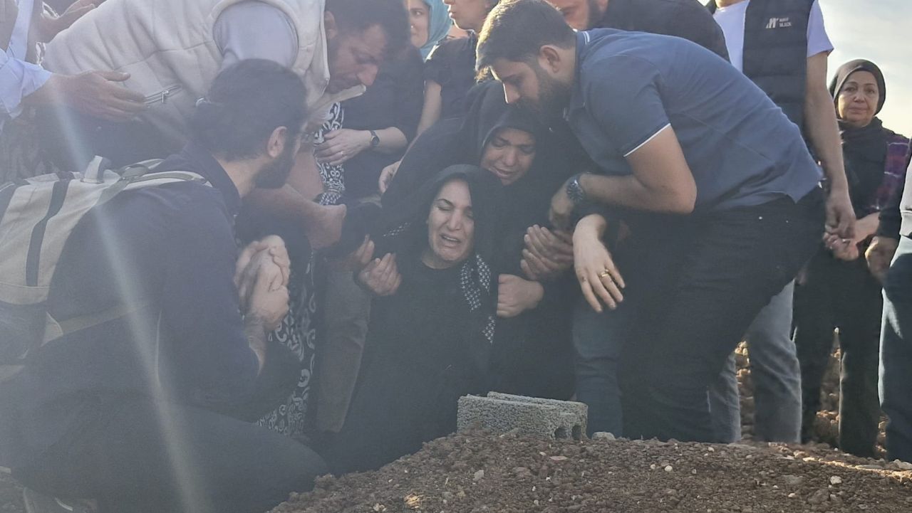 Cesedi 18 gün sonra bulunan Rojin Kabaiş memleketi Diyarbakır’da toprağa verildi 3