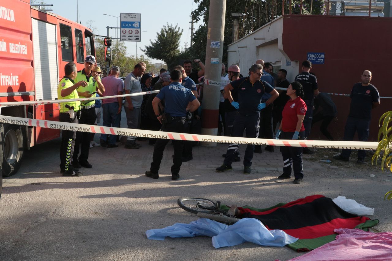 Bisikletiyle okuldan dönen 8 yaşındaki çocuk, beton mikserinin altında kalarak can verdi 4