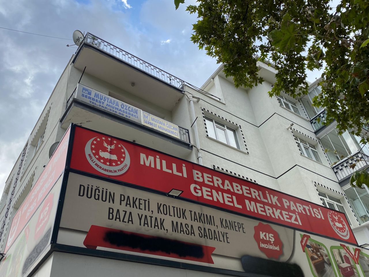 Milli Beraberlik Partisi'nde uyuşturucu partisi: Ankara'daki genel merkeze yapılan baskında 7 gözaltı 2