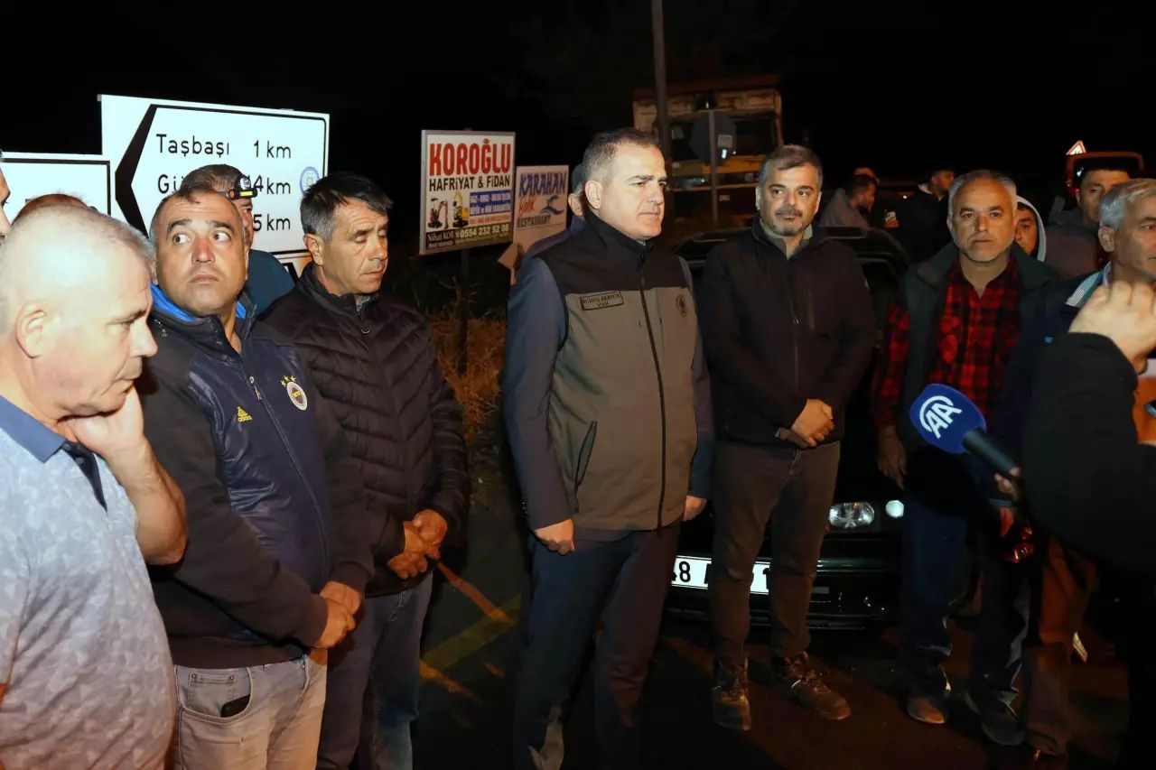 Muğla'da üç bölgede büyük yangın! Dalaman'daki orman yangını rüzgarın etkisiyle büyüdü... 5