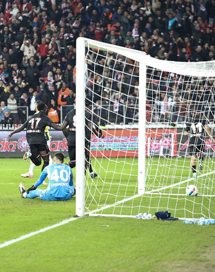 Sarı-Lacivertli taraftarlar küplere bindi! Jose Mourinho, Ali Koç ve Acun Ilıcalı topun ağzında: Derhal bugün... 1