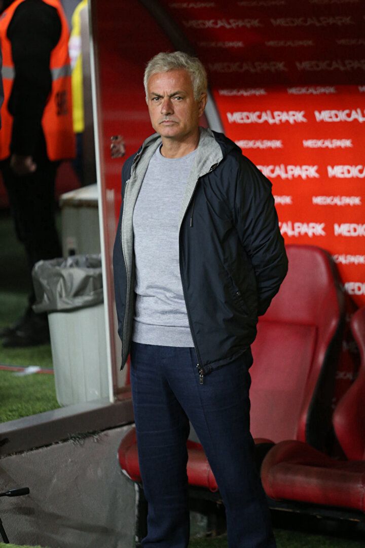 Sarı-Lacivertli taraftarlar küplere bindi! Jose Mourinho, Ali Koç ve Acun Ilıcalı topun ağzında: Derhal bugün... 2