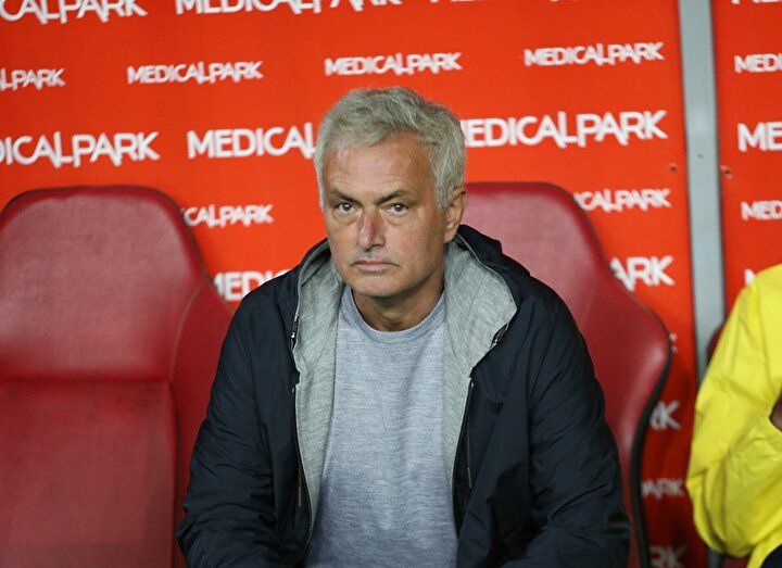 Sarı-Lacivertli taraftarlar küplere bindi! Jose Mourinho, Ali Koç ve Acun Ilıcalı topun ağzında: Derhal bugün... 4