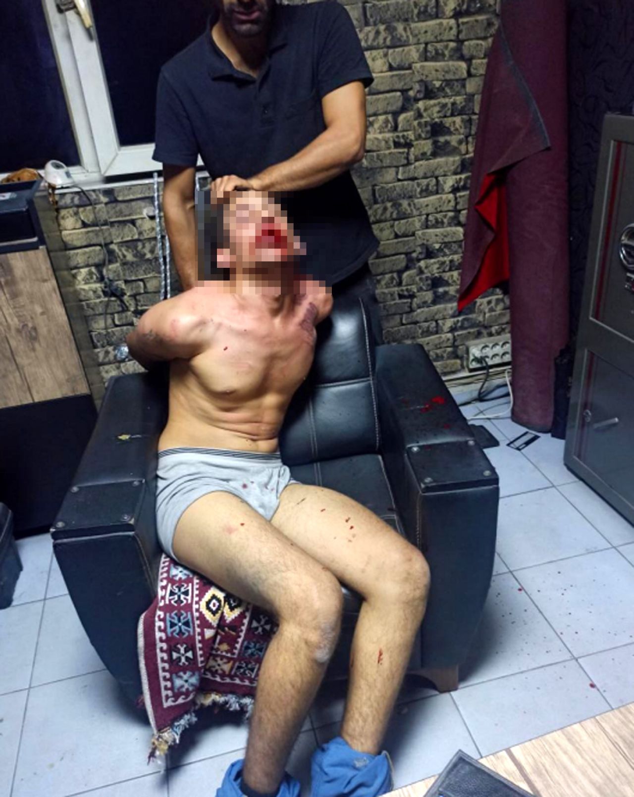 Patron tarafından alıkoyulan işçi 3 gün darbedildi, böcek yedirildi, dişleri kırıldı 6