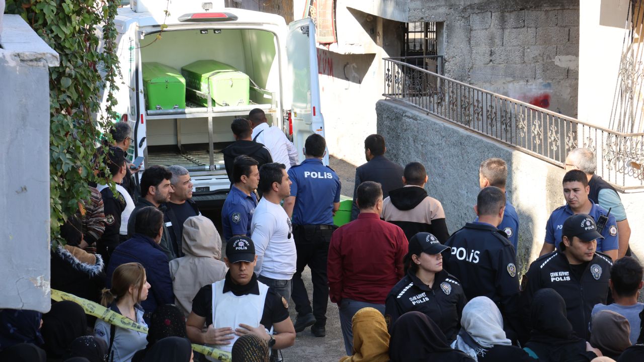 Adana'da elektrikli soba dehşeti: Suriyeli ailenin evinde çıkan yangında biri kundakta üç çocuk feci şekilde can verdi 5