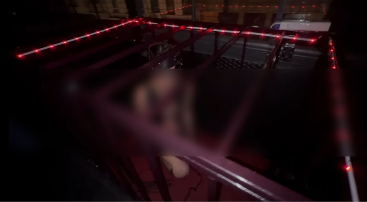 İğrenç eğlence! Beyoğlu'nda gece kulübünde bir kadını kafese koyup kırbaçladılar! 1