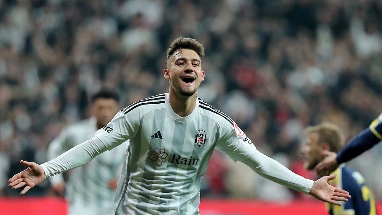 Beşiktaş'ın Lyon maçı ilk 11'i belli oldu! Giovanni van Bronckhorst yine sistem değişikliğine gidiyor: Semih Kılıçsoy kulübeye geri dönüyor! 11