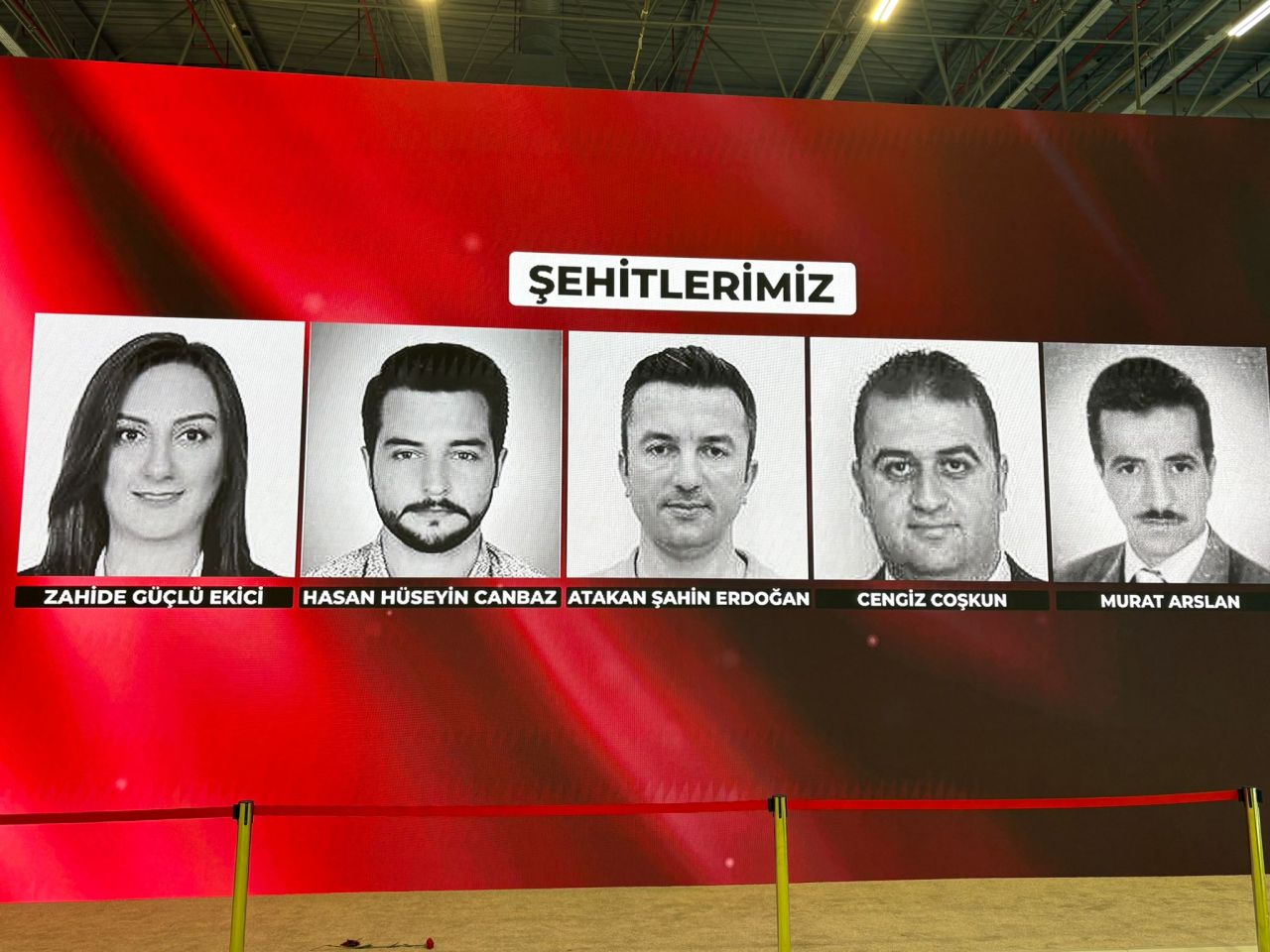 Şehit taksici Murat Arslan son yolculuğuna uğurlandı, tabutunu Yerlikaya ve Kurtulmuş omuzladı 7