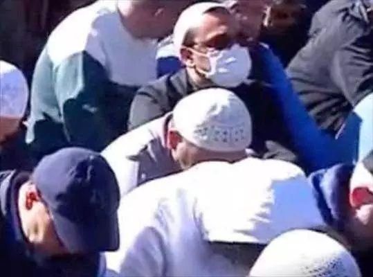Vatansız FETÖ elebaşı Gülen'e ABD'de cenaze töreni! Dikkat çeken kareler... Örgüt mensupları arasında yüz gizleme yarışı... 11