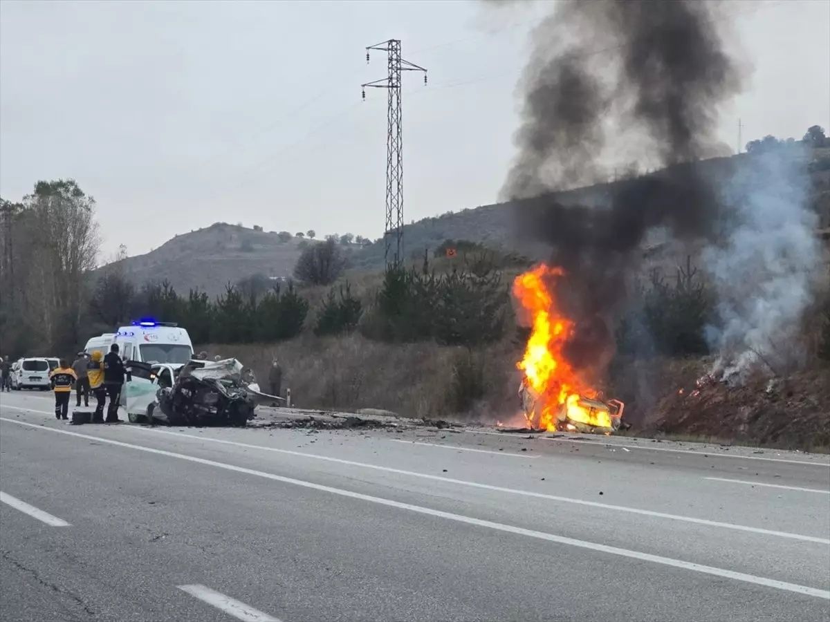 Erzincan Refahiye'de korkunç kaza! Ortalık savaş alanına döndü... 5 kişi hayatını kaybetti! 1