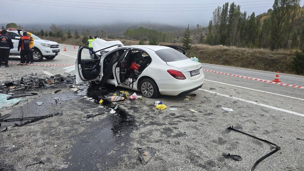 Erzincan Refahiye'de korkunç kaza! Ortalık savaş alanına döndü... 5 kişi hayatını kaybetti! 3
