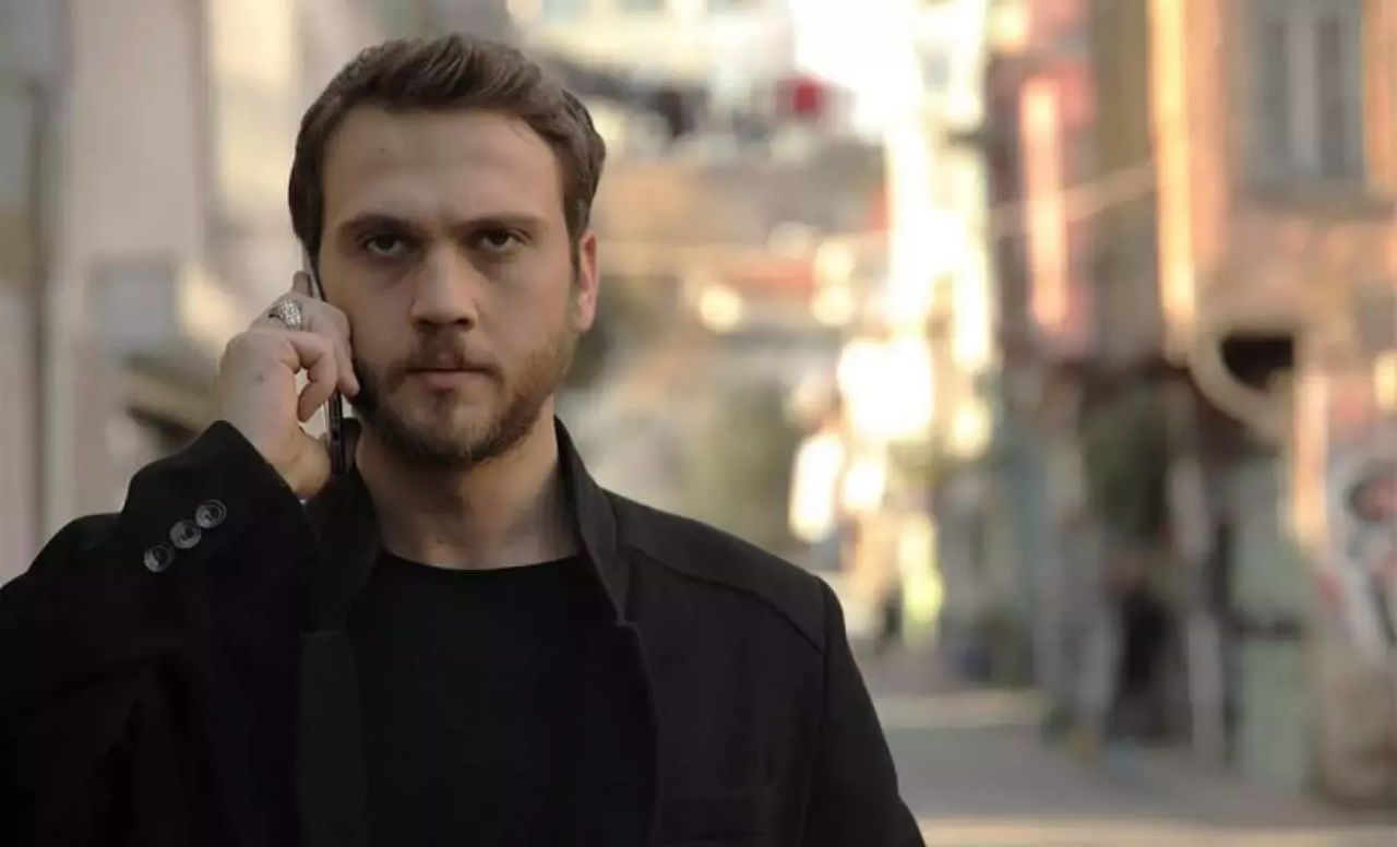Dizideki kardeşi, gerçek hayatta sevgilisi oldu! Aras Bulut İynemli yeni aşkını sette buldu 4
