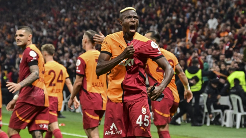 Nihat Kahveci derbi sonrası ilginç öneri: Hakem olmasın; tuşla ekrana yansıtsınlar, oyunculara da stattan anons yapılsın! 1