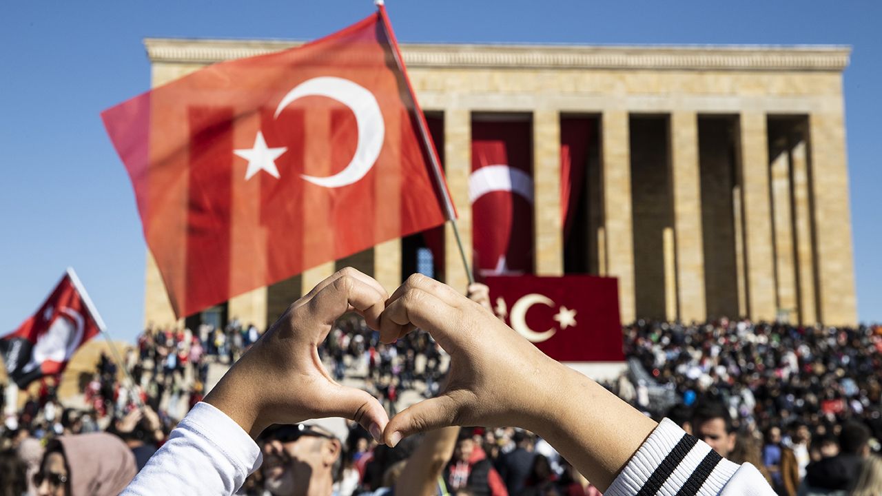 Türkiye Cumhuriyeti 101. yılını coşkuyla kutluyor! İşte Cumhuriyetin ilk kez açıklandığı o yemekte yaşananlar... 1