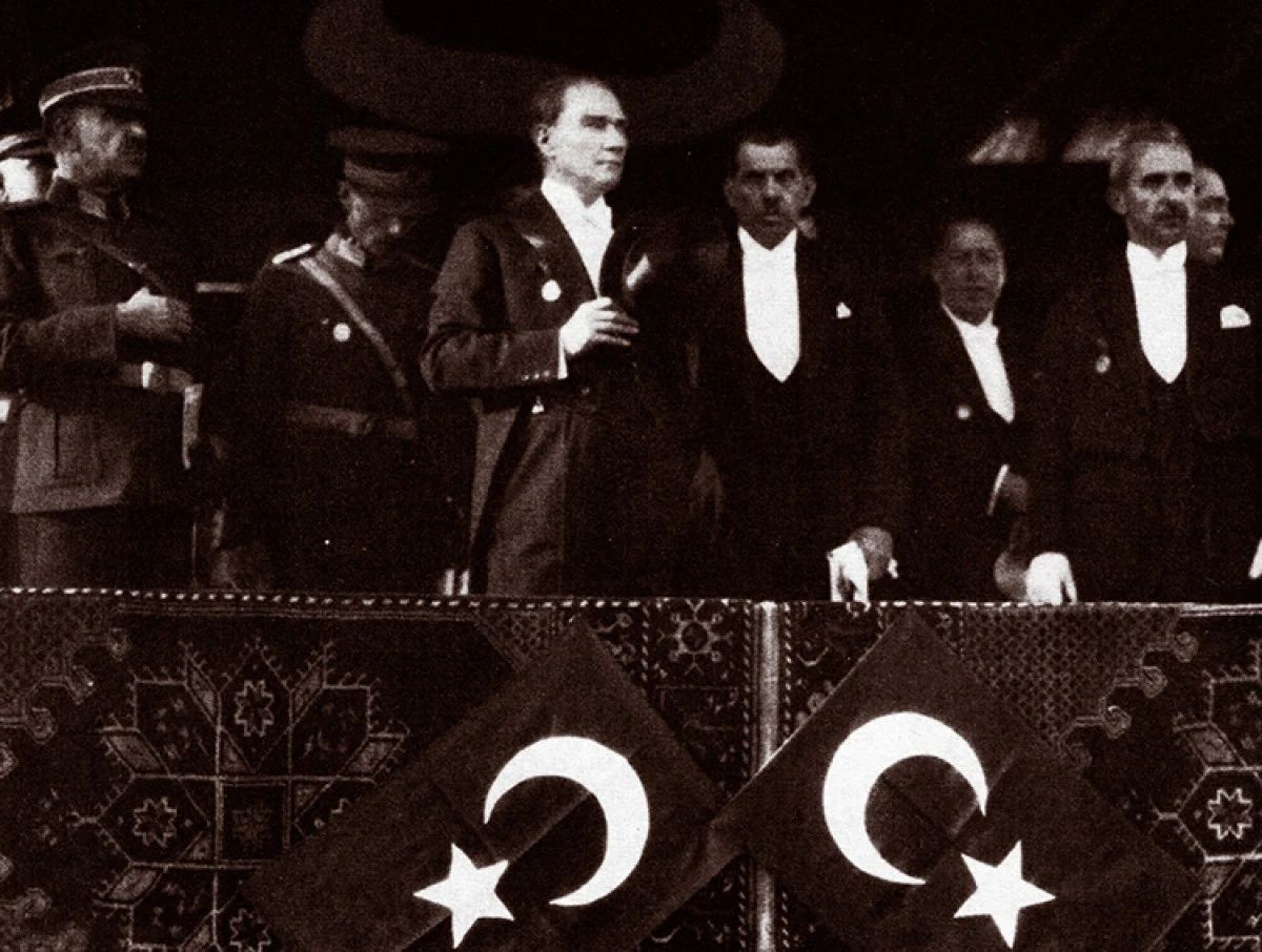 Türkiye Cumhuriyeti 101. yılını coşkuyla kutluyor! İşte Cumhuriyetin ilk kez açıklandığı o yemekte yaşananlar... 7