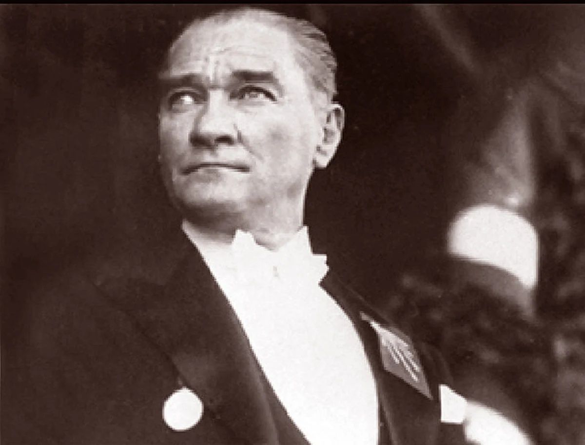 Türkiye Cumhuriyeti 101. yılını coşkuyla kutluyor! İşte Cumhuriyetin ilk kez açıklandığı o yemekte yaşananlar... 6