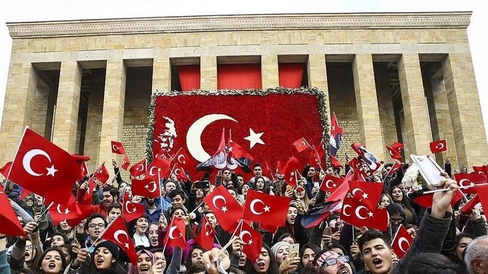 Türkiye Cumhuriyeti 101. yılını coşkuyla kutluyor! İşte Cumhuriyetin ilk kez açıklandığı o yemekte yaşananlar... 9