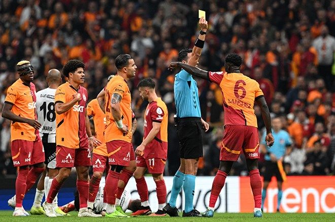 Tümer Metin'den Galatasaraylıları çılgına çeviren sözler: "Jose Mourinho ne diyorsa haklıymış! Derbide hakem maçı bir taraftan alıp diğer tarafa verdi! Tüm taktir haklarını Galatasaray'dan yana kullandı" 6