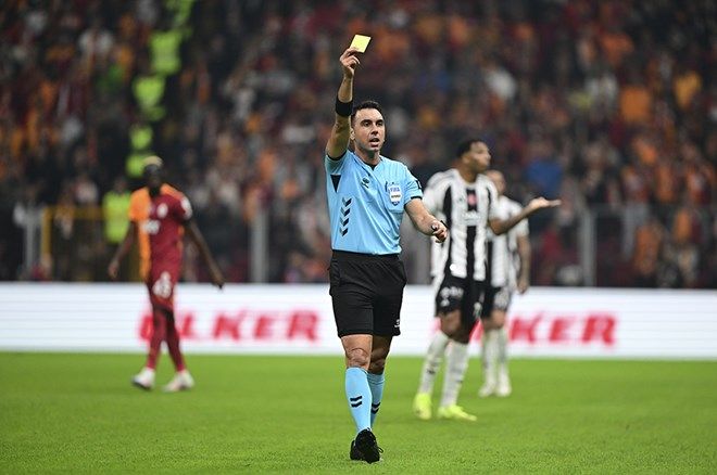 Tümer Metin'den Galatasaraylıları çılgına çeviren sözler: "Jose Mourinho ne diyorsa haklıymış! Derbide hakem maçı bir taraftan alıp diğer tarafa verdi! Tüm taktir haklarını Galatasaray'dan yana kullandı" 3