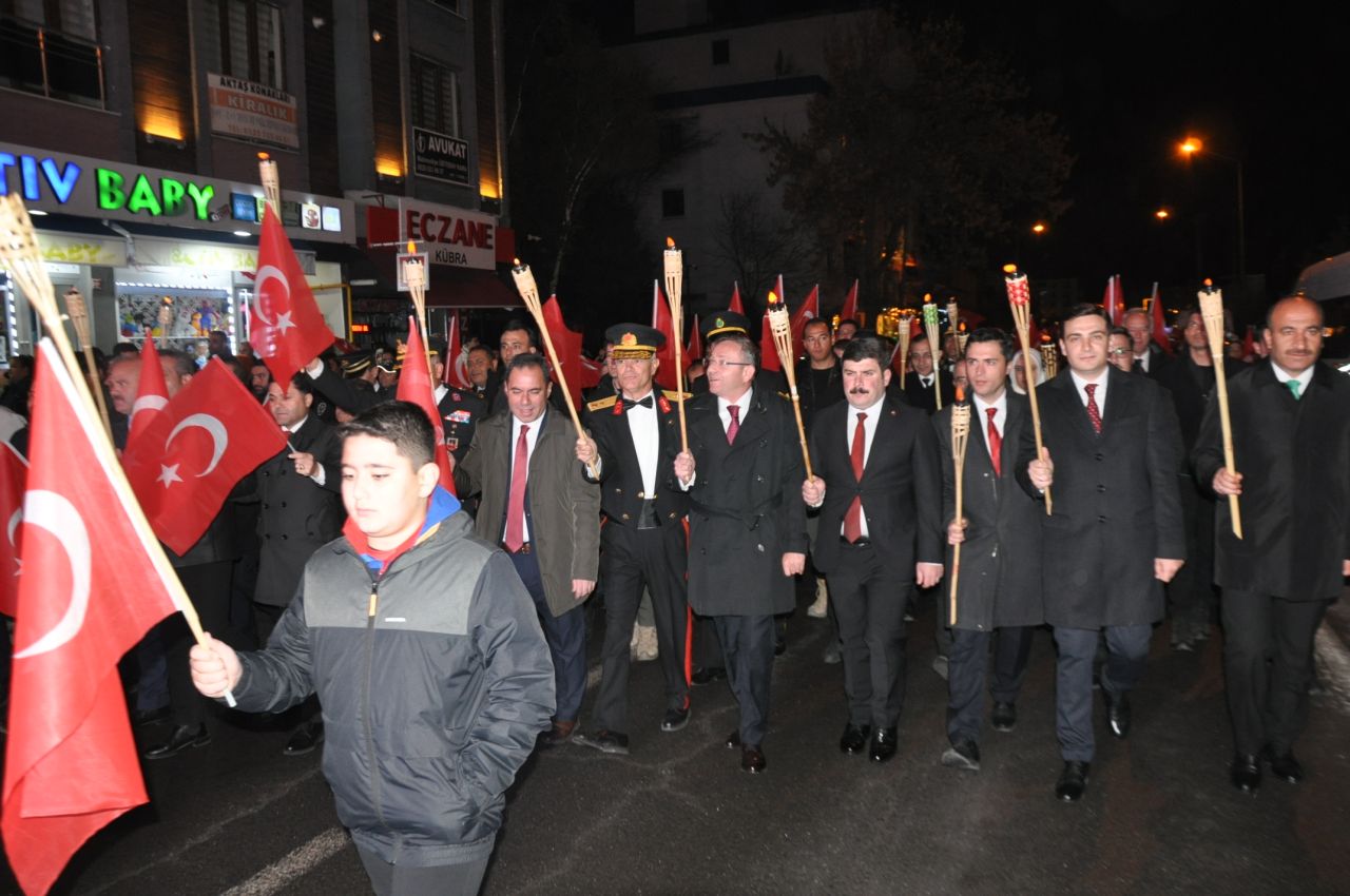 Türkiye'nin dört bir yanında kutlandı! Al yıldızlı bayrak coşkuyla dalgalandı! İşte il il Cumhuriyet Bayramı kutlamaları... 4