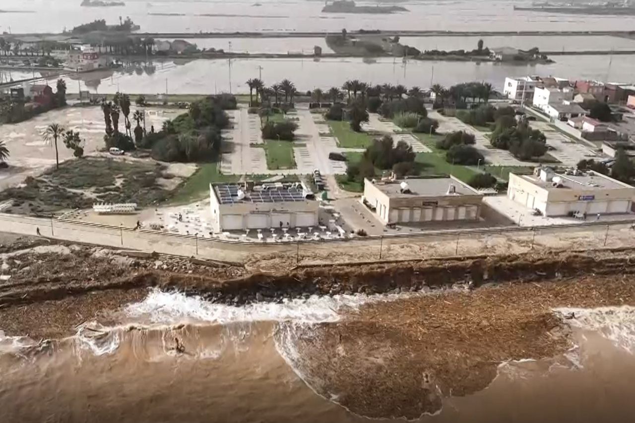 İspanya felaketi yaşıyor: Valencia'da ölü sayısı 100'ü geçti, yağmacılar sahneye çıktı, onlarca kayıp var 1