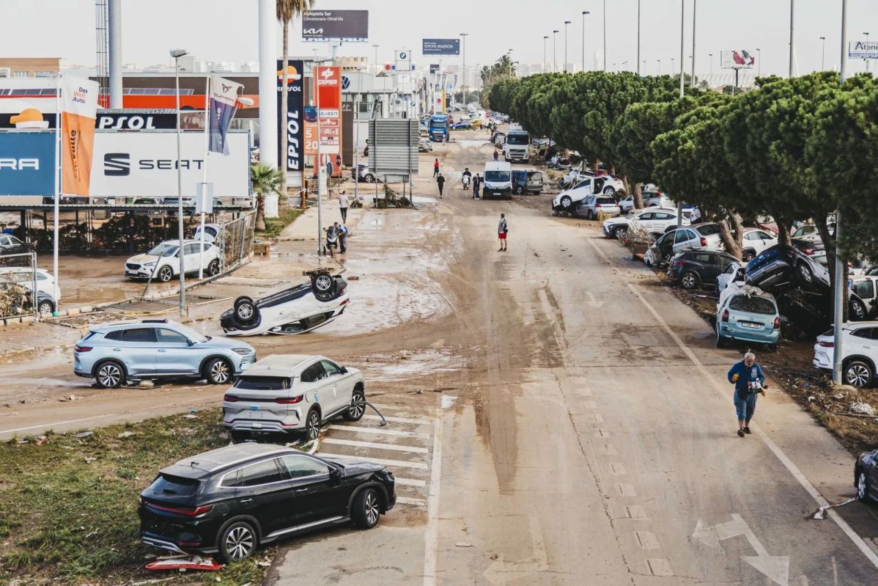 İspanya'da sel felaketi! Kıyamet filmlerini aratmayan görüntüler! Ölü sayısı 200'ü geçti... 13