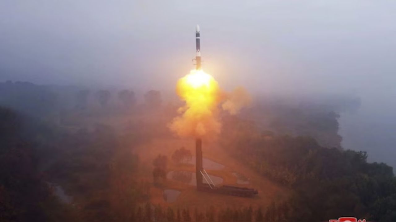 Kuzey Kore "dünyanın en güçlü stratejik füzesi" Hwasong-19'u başarıyla test ettiğini duyurdu 3