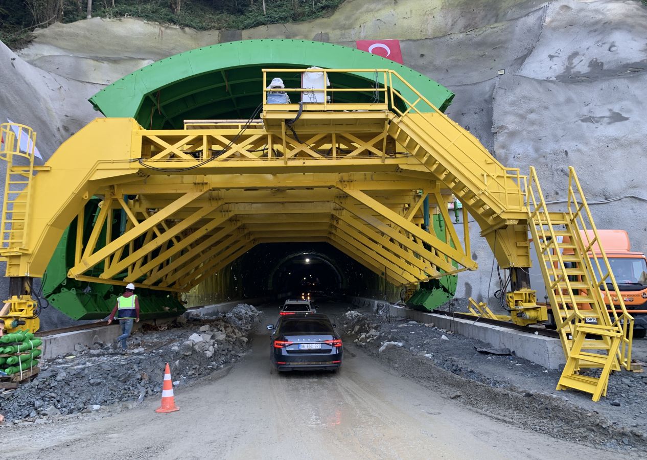 Çamlıhemşin Tüneli'nde ışık göründü! Karadeniz Sahil Yolu'nda seyahat süresi 20 dakika kısalacak 6