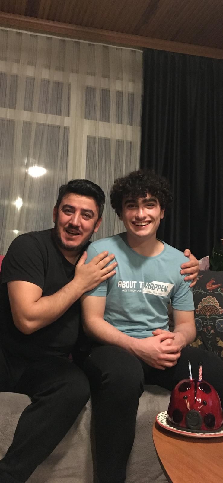 Mehmet Gökay Odabaş'ın trajik ölümü; odasında uyurken şarjdaki elektrikli bisikletinin bataryası patladı 5