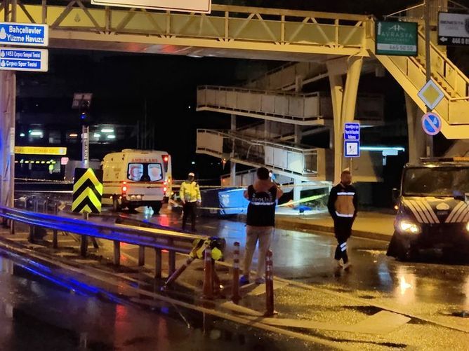 Bakırköy'de acı olay: Kazaya müdahale eden trafik polisi İETT otobüsünün çarpması sonucu şehit oldu! 2