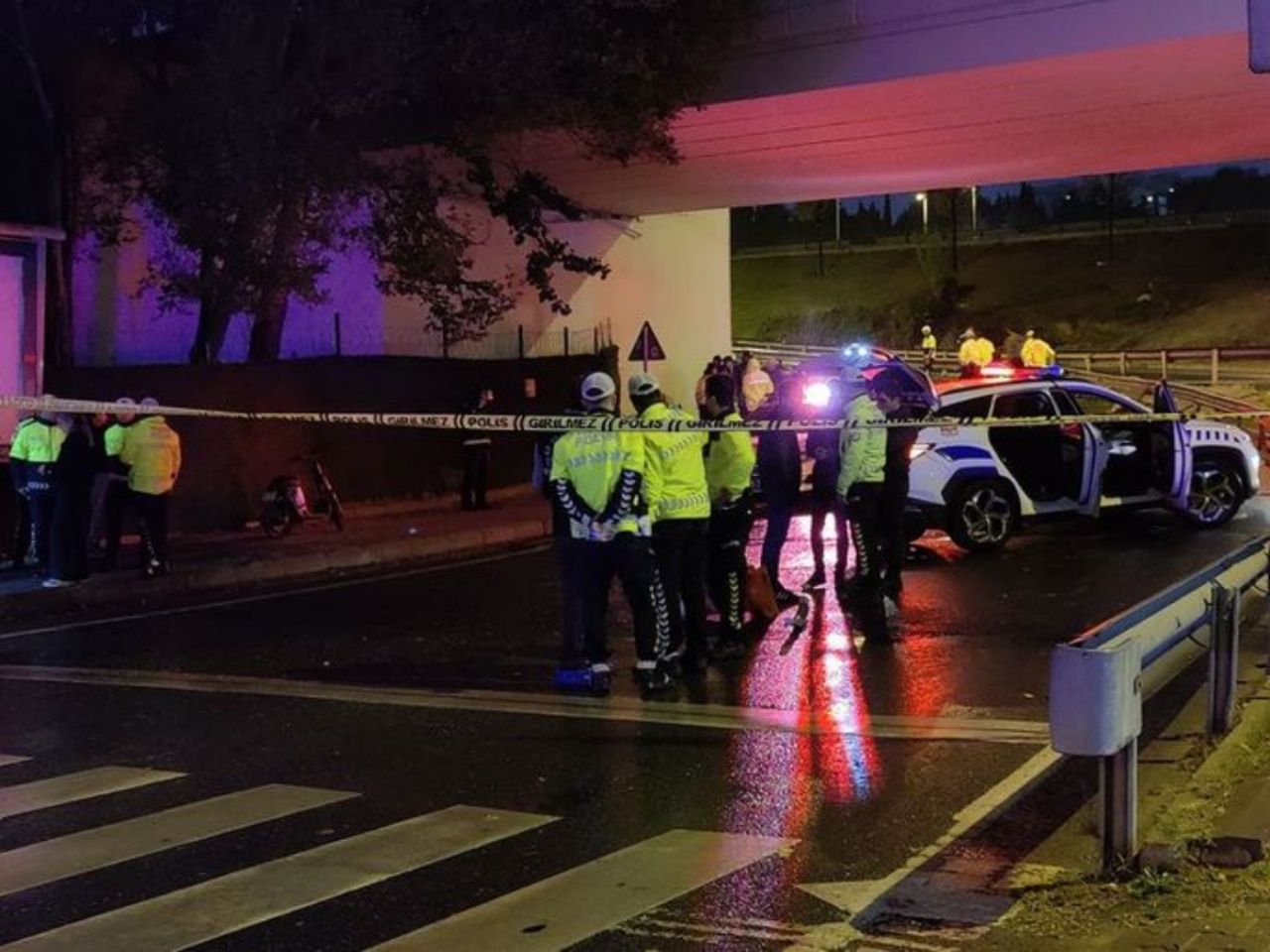 Bakırköy'de acı olay: Kazaya müdahale eden trafik polisi İETT otobüsünün çarpması sonucu şehit oldu! 4