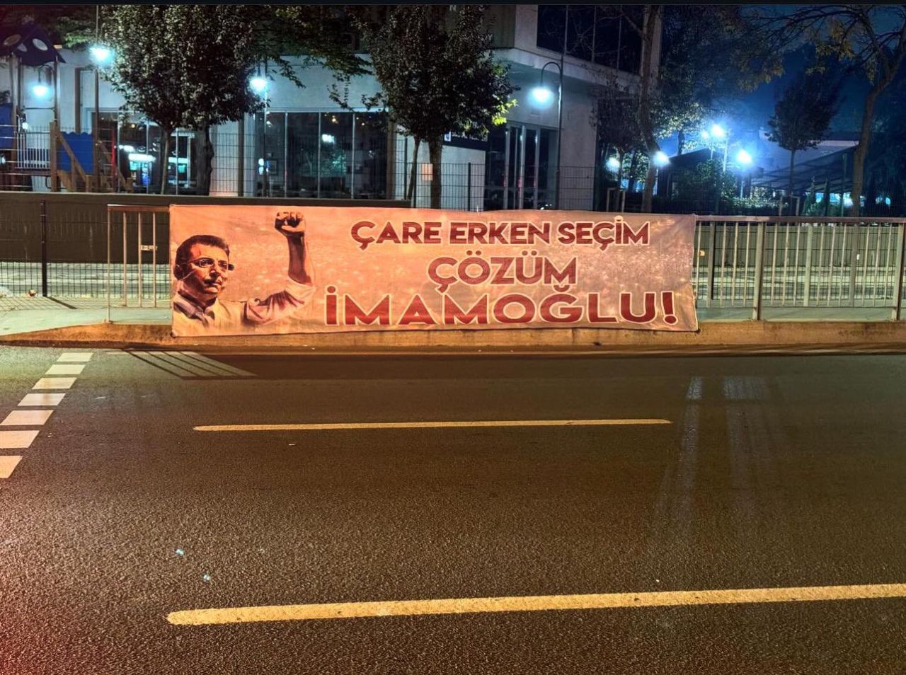 CHP'de adaylık yarışı kızıştı! İmamoğlu'ndan dikkat çeken hamle! Kendi pankartlarını astırdı... 6