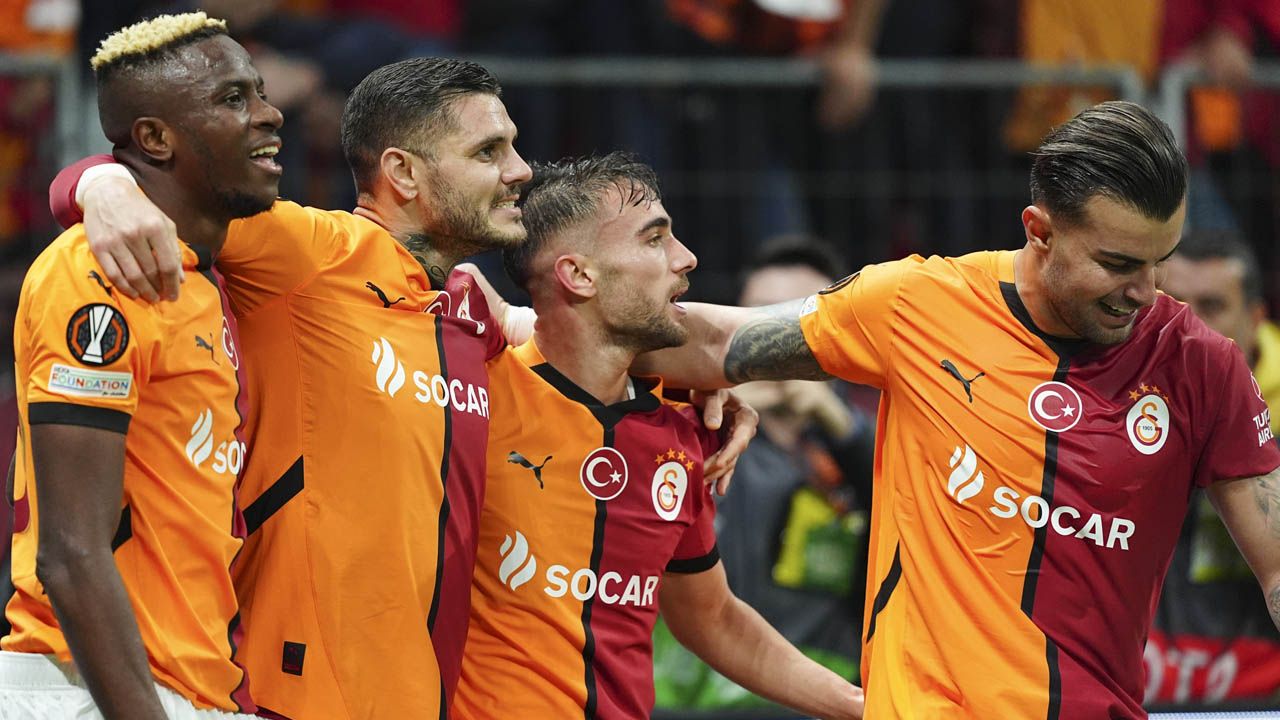 Okan Buruk Tottenham zaferiyle Erman Toroğlu'nu rezil rüsva etti! Maç öncesi "Yiyorsa çift forvetle çıksın, görelim" demişti, 3-2'lik galibiyet sonrası sosyal medyada dalga konusu oldu 7