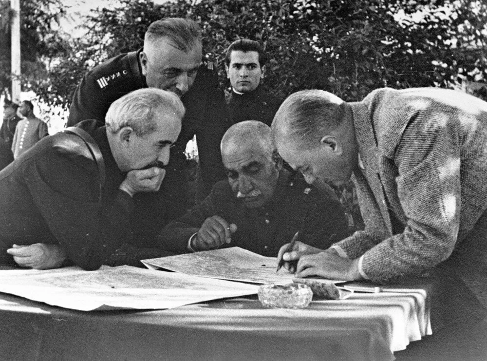 Saygı, özlem ve minnetle: Az bilinen fotoğraflarıyla ebediyete intikalinin 86. yılında Gazi Mustafa Kemal Atatürk... 15