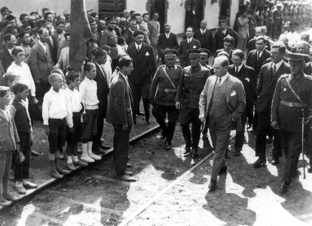 Saygı, özlem ve minnetle: Az bilinen fotoğraflarıyla ebediyete intikalinin 86. yılında Gazi Mustafa Kemal Atatürk... 16
