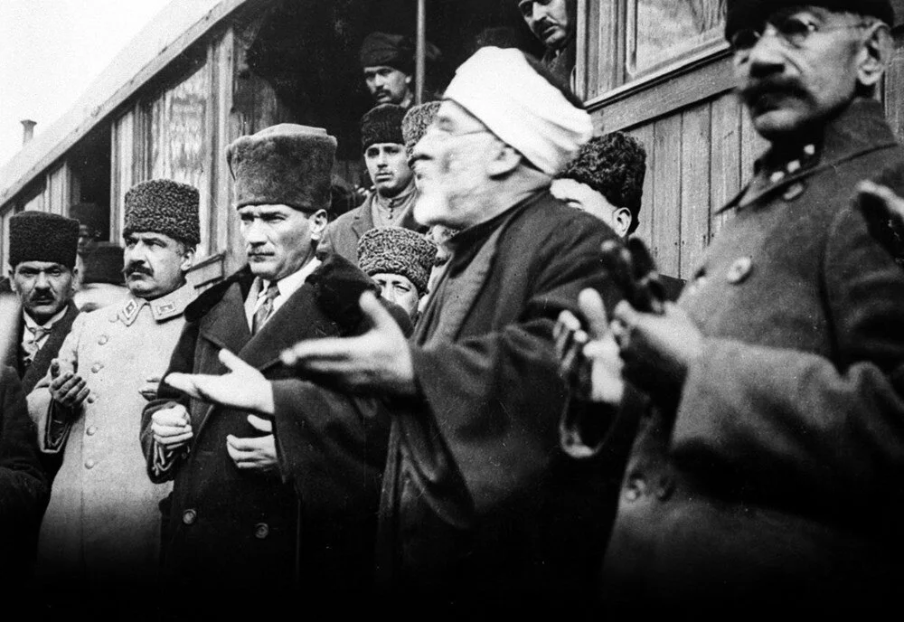 Saygı, özlem ve minnetle: Az bilinen fotoğraflarıyla ebediyete intikalinin 86. yılında Gazi Mustafa Kemal Atatürk... 20