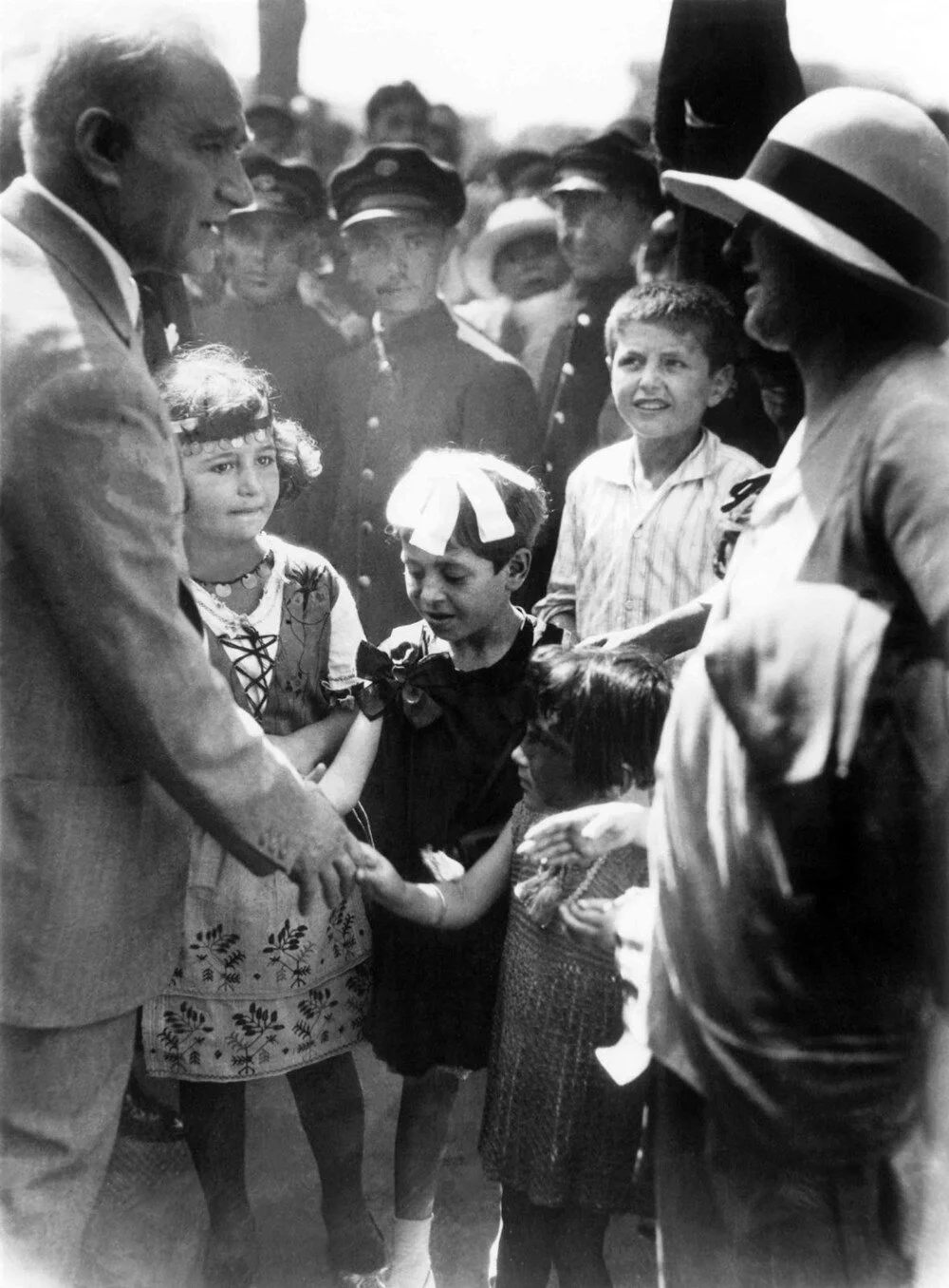 Saygı, özlem ve minnetle: Az bilinen fotoğraflarıyla ebediyete intikalinin 86. yılında Gazi Mustafa Kemal Atatürk... 32