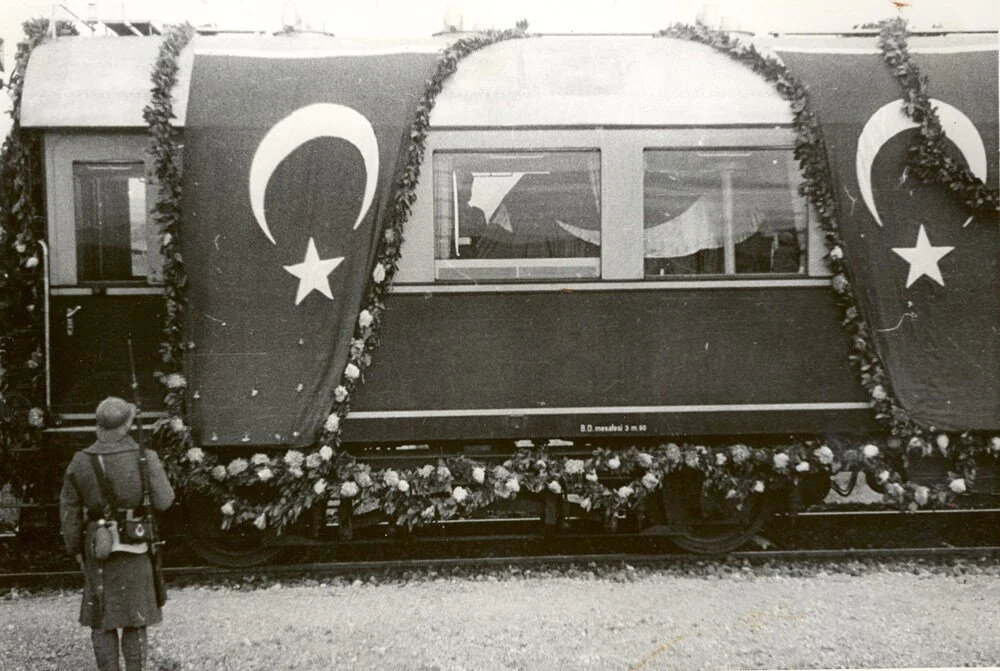 Saygı, özlem ve minnetle: Az bilinen fotoğraflarıyla ebediyete intikalinin 86. yılında Gazi Mustafa Kemal Atatürk... 42