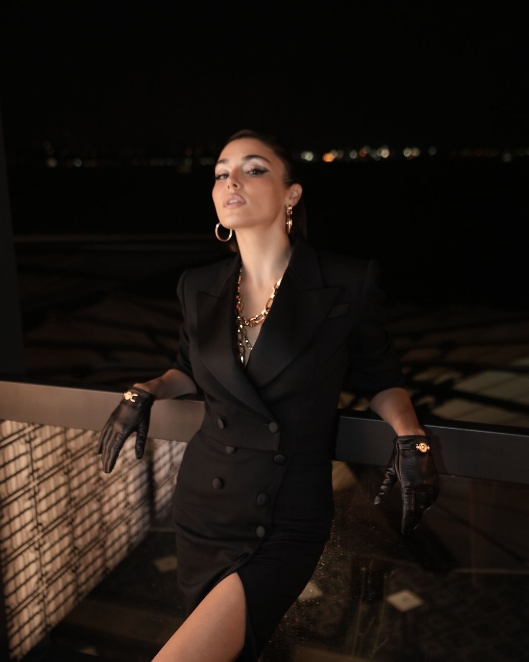 Hande Erçel'den ödül gecesine damga vuran konuşma! Kendisini eleştirenlere olay gönderme: Önünüze engel konulmasına rağmen cesaret sergilediniz 2
