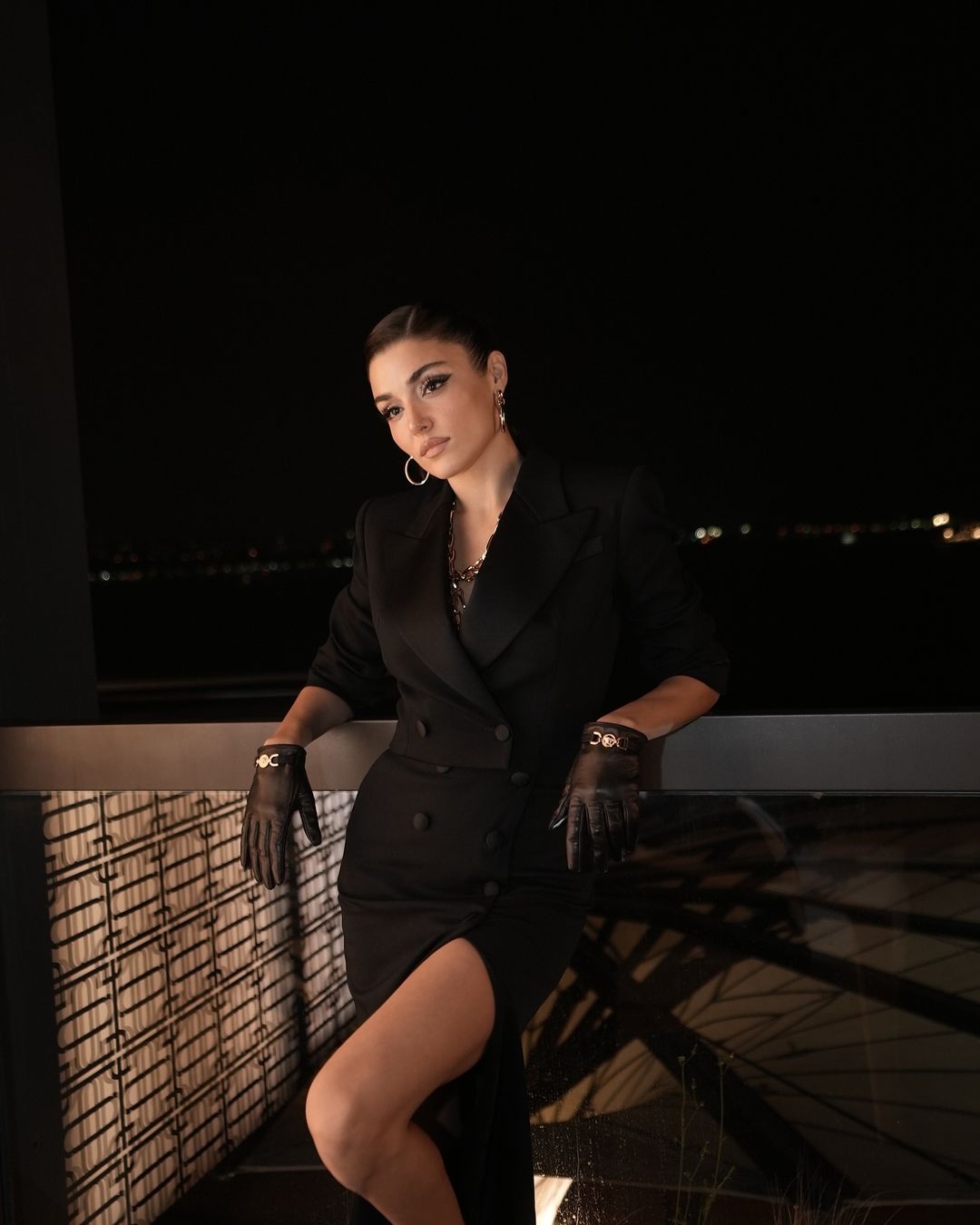 Hande Erçel'den ödül gecesine damga vuran konuşma! Kendisini eleştirenlere olay gönderme: Önünüze engel konulmasına rağmen cesaret sergilediniz 5