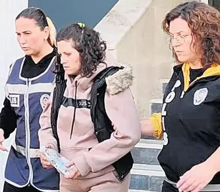 Türkiye İzmir'de yanarak can veren 5 kardeşe ağlıyor... Bakanlık yürek burkan detayı paylaştı! "Devlet himayesine almak istemiştik..." 2