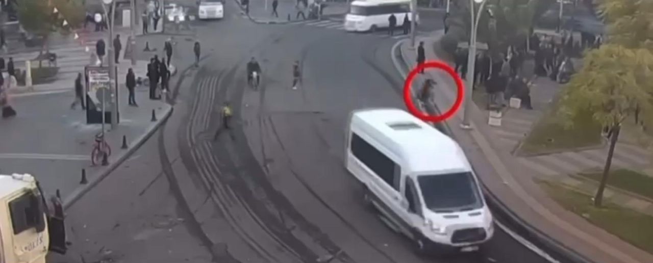 Çocuğunu PKK yandaşlarının arasından çekip çıkaran anne! Saniye saniye kamerada... 3
