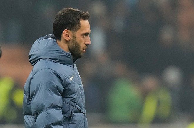 Avrupa onu konuşuyor... Hakan Çalhanoğlu kariyerinin imzasını atabilir: İki dev kulüp sıraya girdi! 5