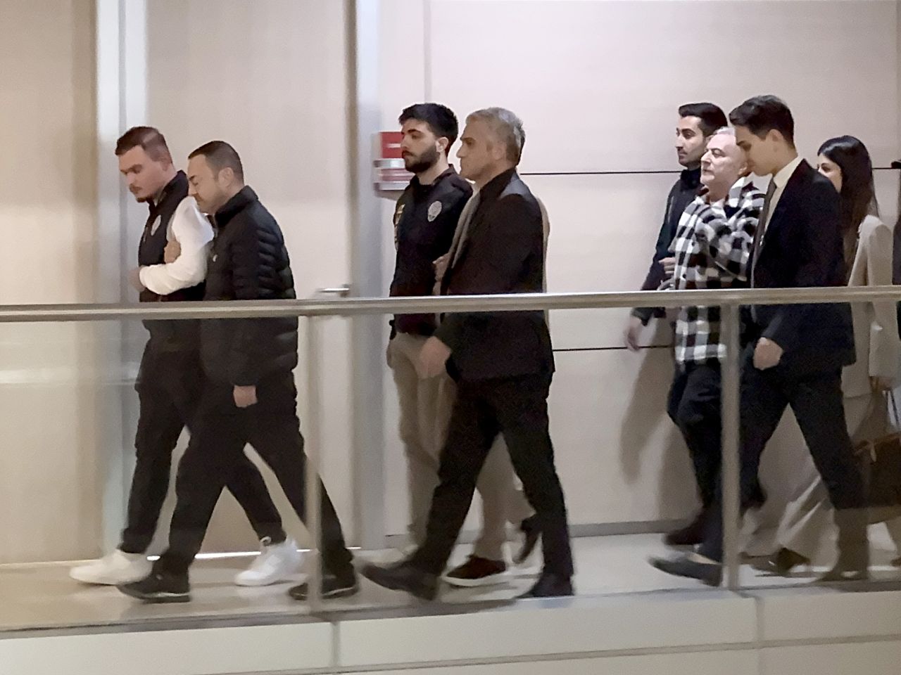 Sosyal medya hesaplarını kapatmıştı! Serdar Ortaç şimdi de konserlerini iptal etti 2