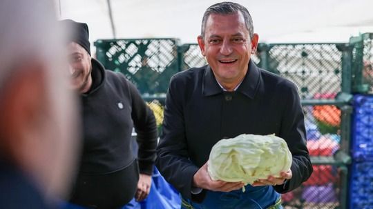 Lahana siyaseti! Özgür Özel tezgah başına geçti lahana sattı 1