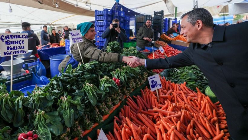 Lahana siyaseti! Özgür Özel tezgah başına geçti lahana sattı 4