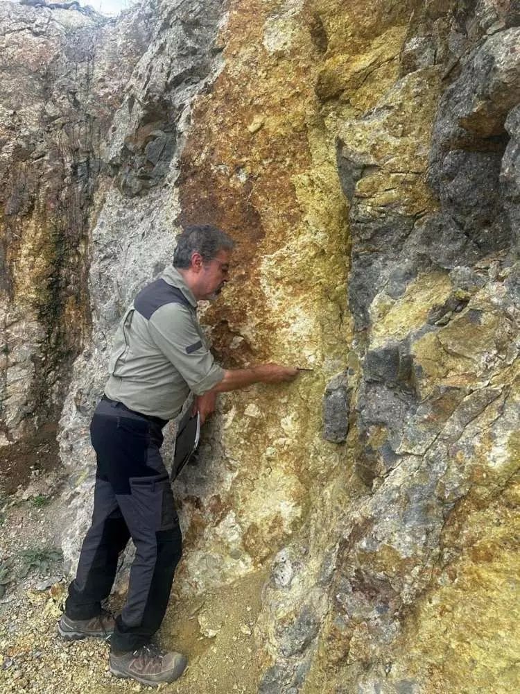 Rize'deki 4.7'lik deprem sonrası korkutan uyarı! "Komşu fayları tetikledi, tehlikesi bilinenden daha yüksek" 5