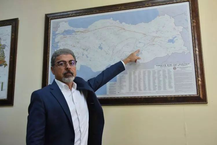 Rize'deki 4.7'lik deprem sonrası korkutan uyarı! "Komşu fayları tetikledi, tehlikesi bilinenden daha yüksek" 7
