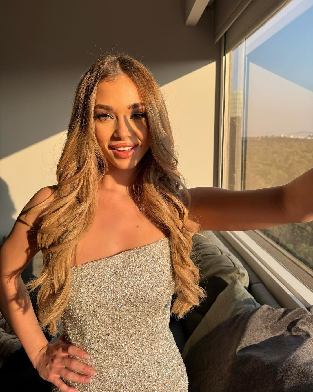 Miss Universe Türkiye Temsilcisi Ayliz Duman, Kainat Güzeli seçilen Victoria Kjær'i 'Photoshop yapıyor' diyerek eleştirdi 12