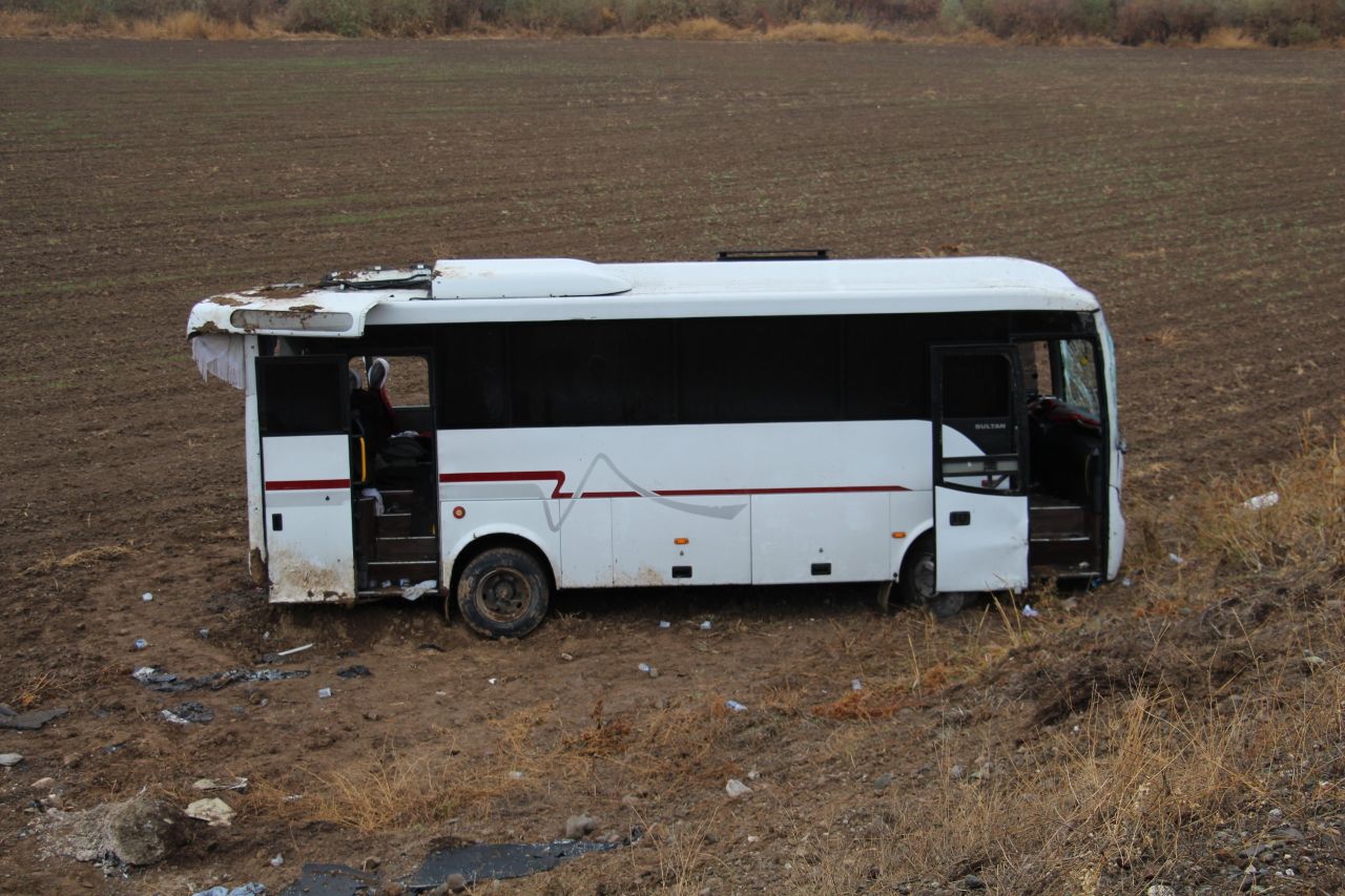Çankırı'da feci kaza: Cenazeye gidenleri taşıyan midibüs şarampole devrildi! 29 yaralı var... 3